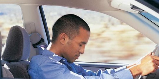 8-cara-menghilangkan-ngantuk-saat-berkendara-pada-malam-hari-wajib-dicoba